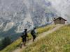 Vợ chồng Việt trekking 60 km đường núi châu Âu