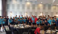 Dàn cầu thủ thuộc ĐT Việt Nam tổ chức sinh nhật cho Hồng Duy, vui mừng khi 'rộng cửa' lọt vào vòng loại thứ 3 World Cup