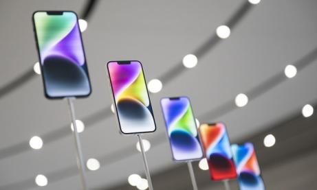 Apple đang kinh doanh nỗi sợ hãi, ngụy trang trong vỏ bọc đổi mới